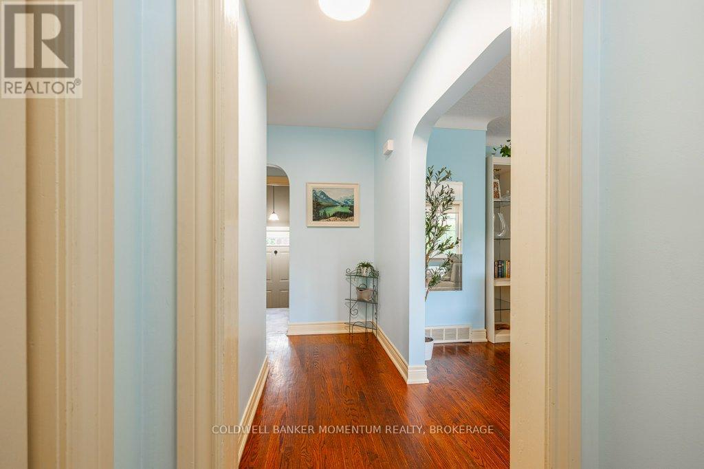 Photo 7 of 4 Appelby Drive, St Catharines ON