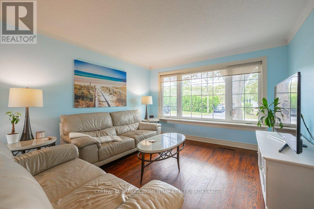 Photo 9 of 4 Appelby Drive, St Catharines ON