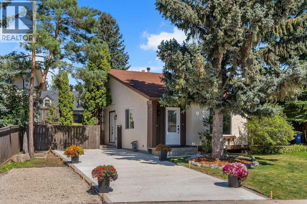 Single Family House 4 Level for Sale in  Ranchview Road NW Ranchlands Calgary 