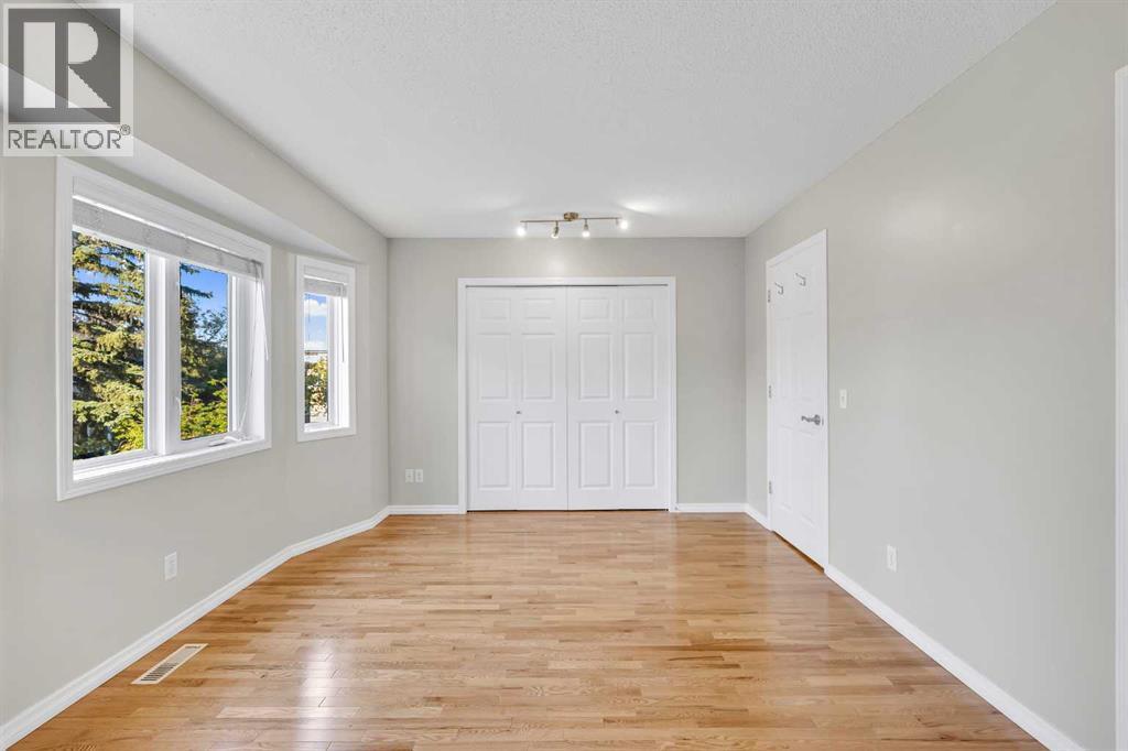 Single Family House for Sale in  Regal Park NE Renfrew Calgary 