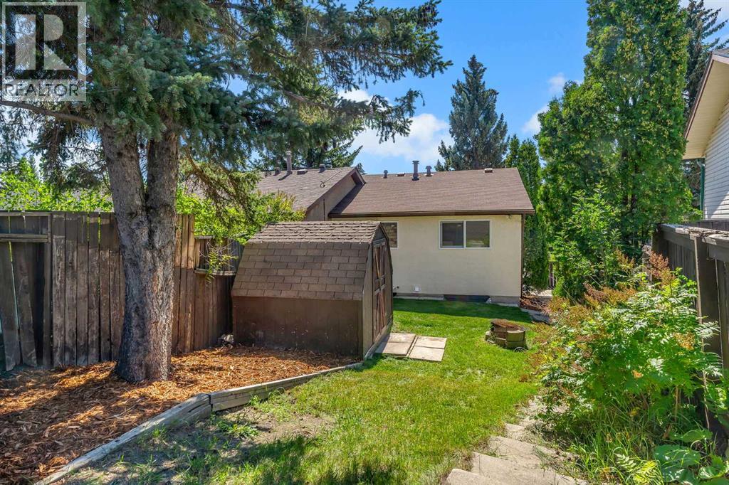Single Family House 4 Level for Sale in  Ranchview Road NW Ranchlands Calgary 