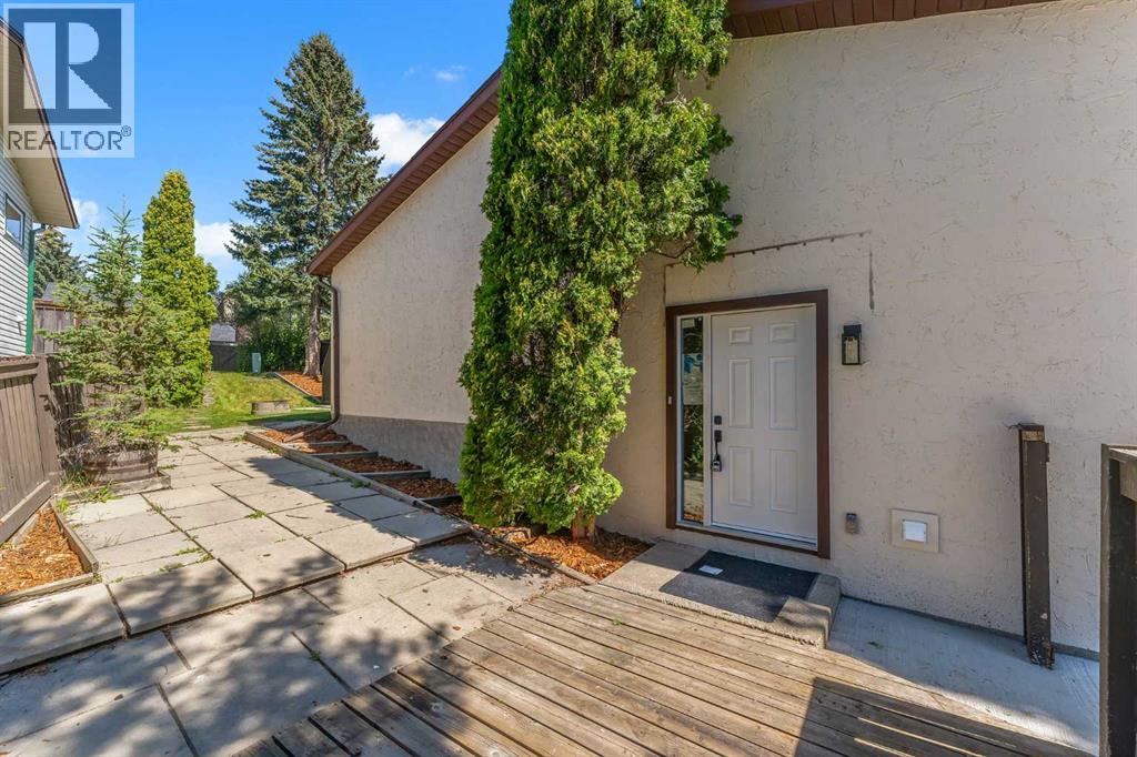 Single Family House 4 Level for Sale in  Ranchview Road NW Ranchlands Calgary 