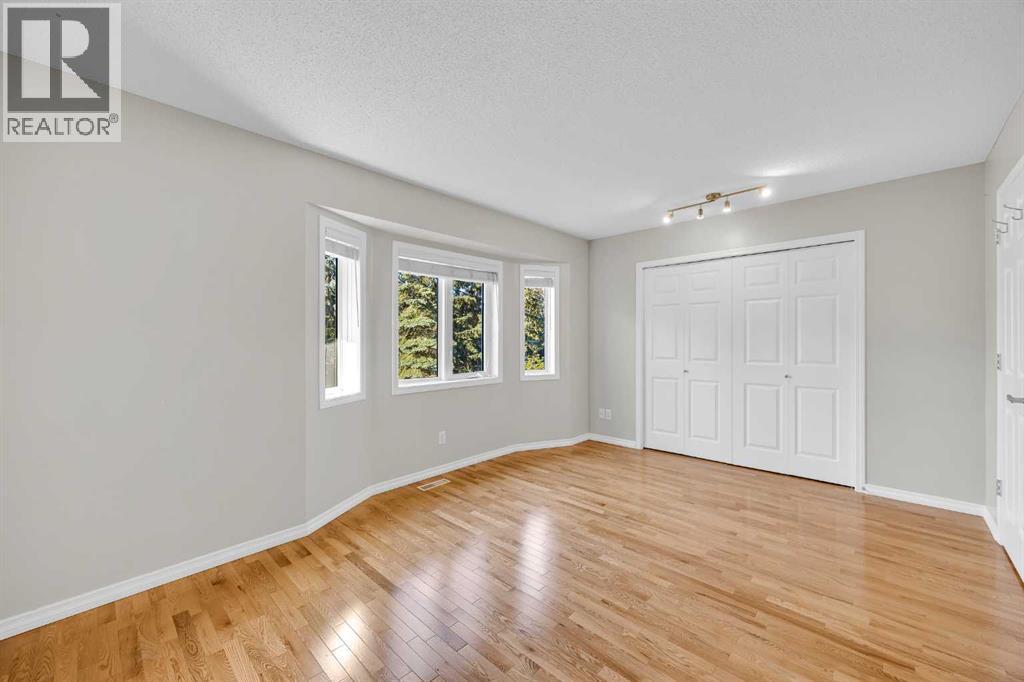 Single Family House for Sale in  Regal Park NE Renfrew Calgary 