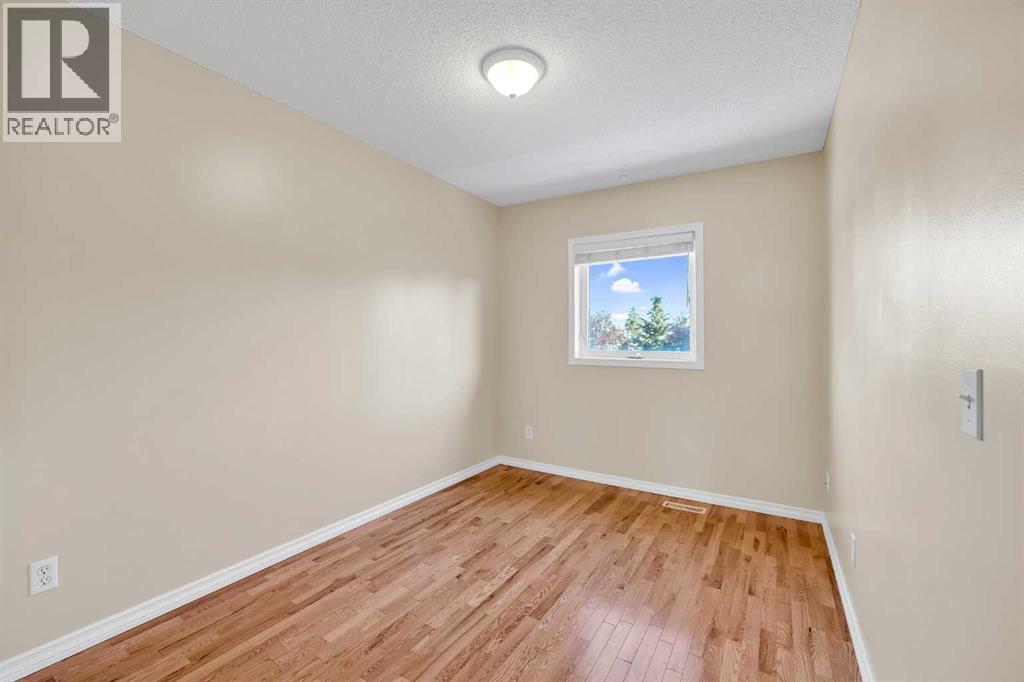 Single Family House for Sale in  Regal Park NE Renfrew Calgary 