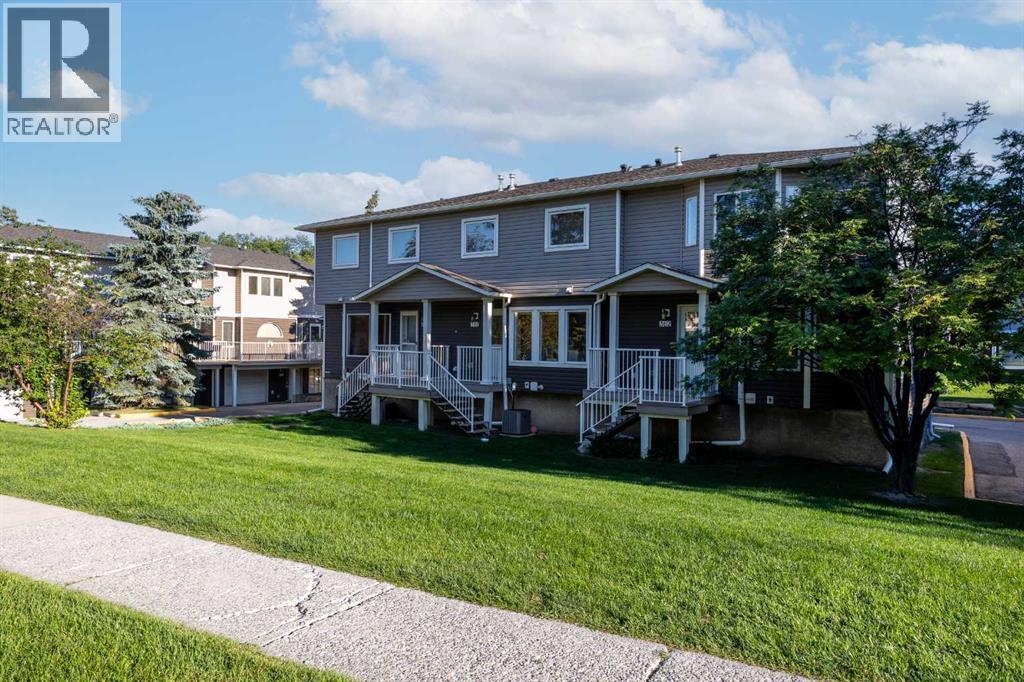 Single Family House for Sale in  Regal Park NE Renfrew Calgary 