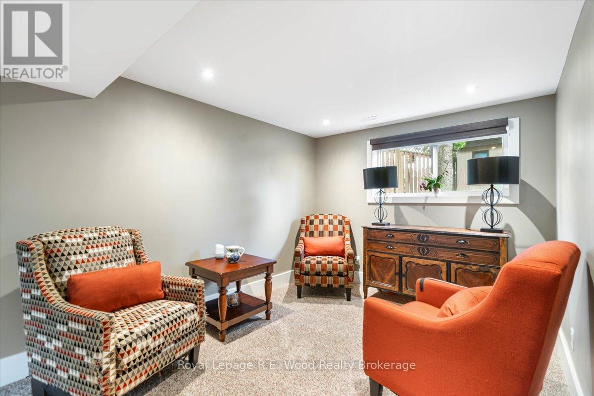 Photo 17 of 32 Devon Court, Tillsonburg ON