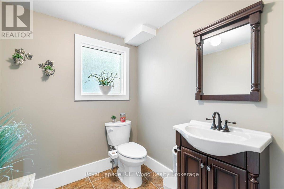 Photo 18 of 32 Devon Court, Tillsonburg ON