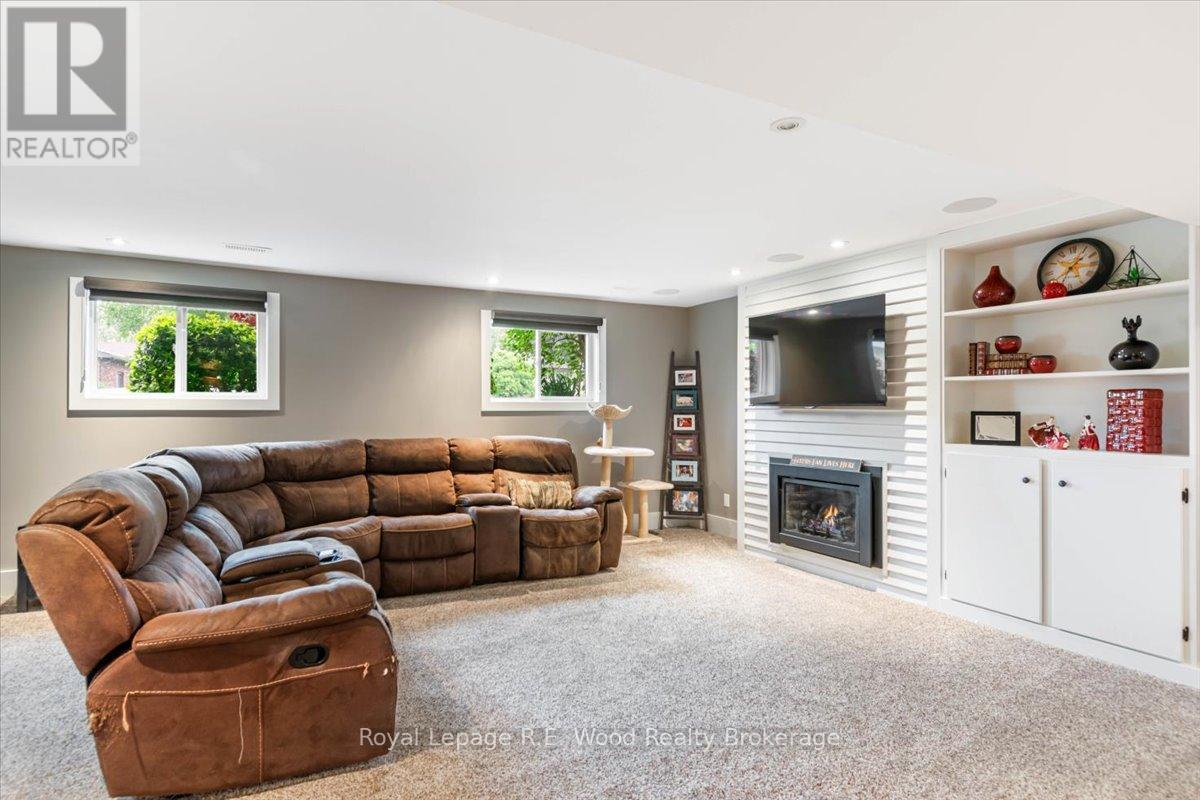 Photo 15 of 32 Devon Court, Tillsonburg ON