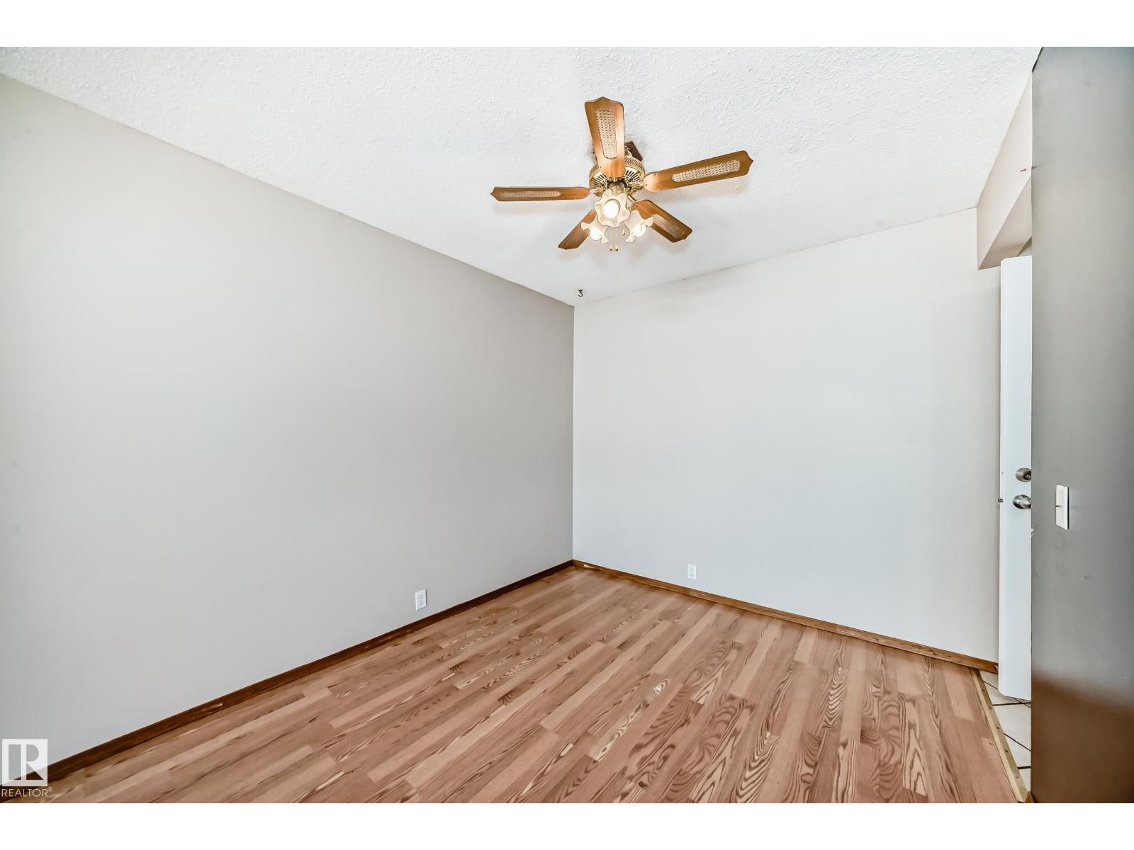 Photo 13 of 207 Homestead Cr Nw, Edmonton AB