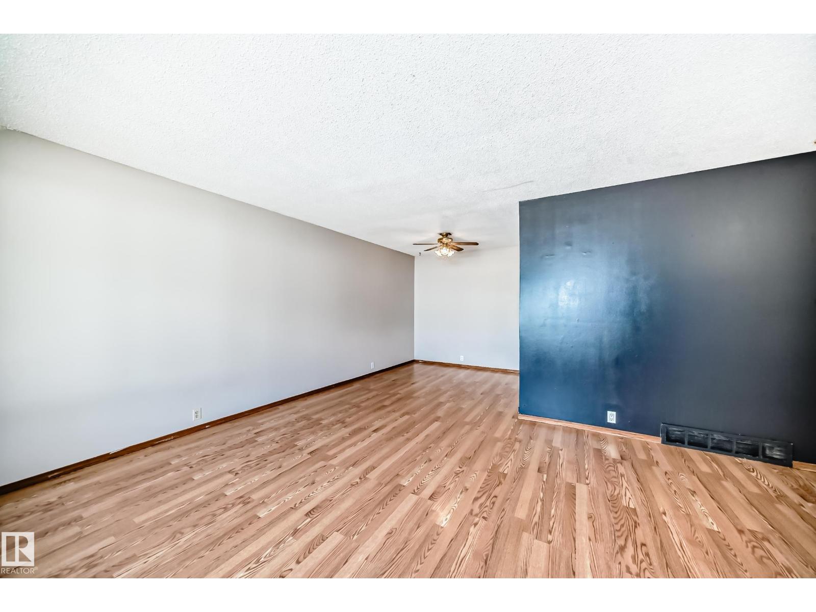 Photo 17 of 207 Homestead Cr Nw, Edmonton AB