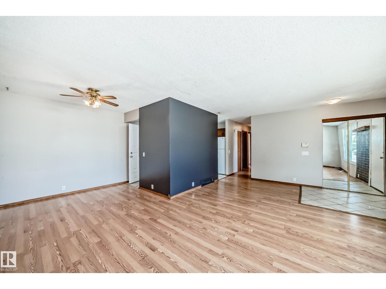 Photo 18 of 207 Homestead Cr Nw, Edmonton AB