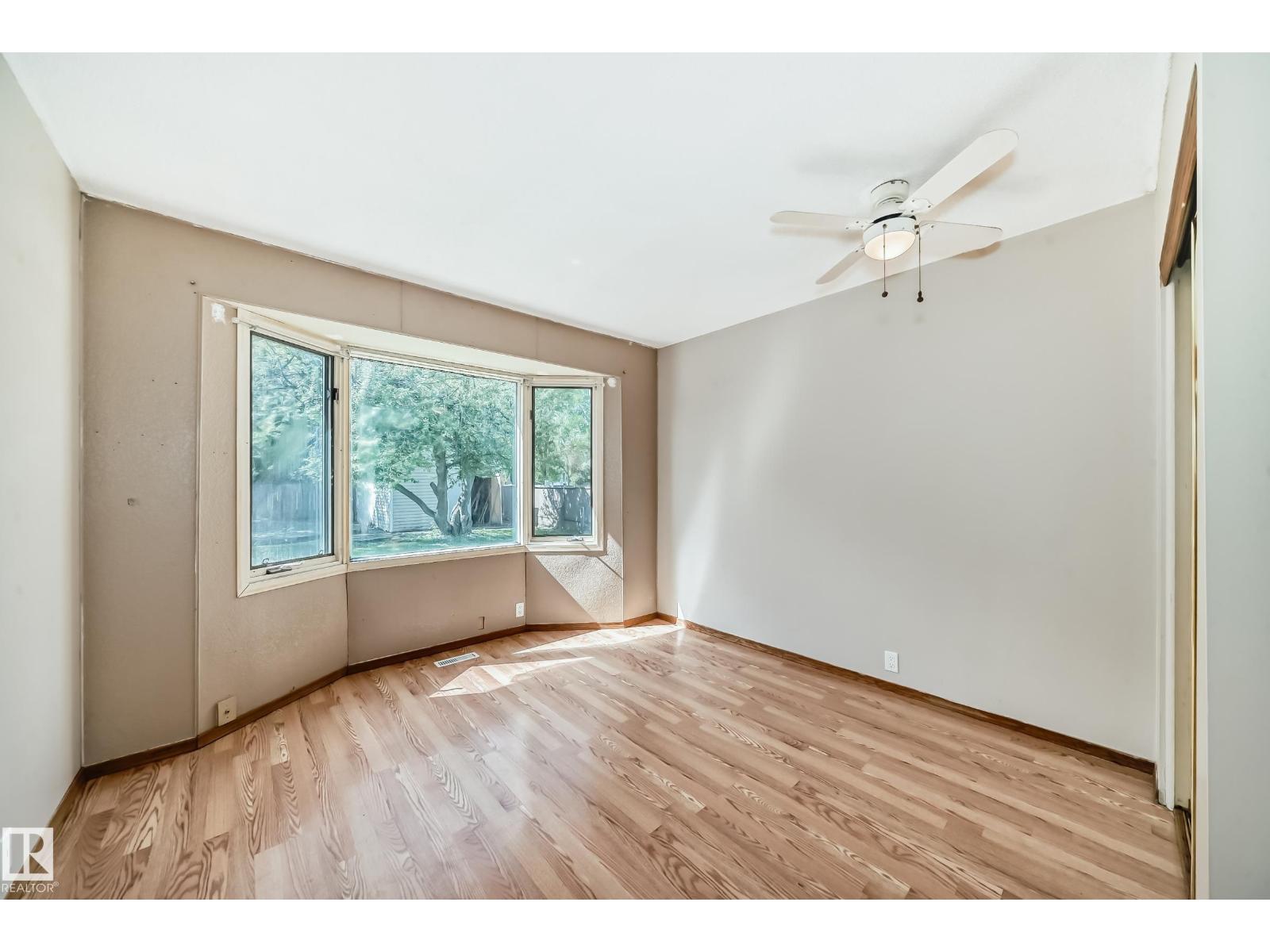 Photo 21 of 207 Homestead Cr Nw, Edmonton AB