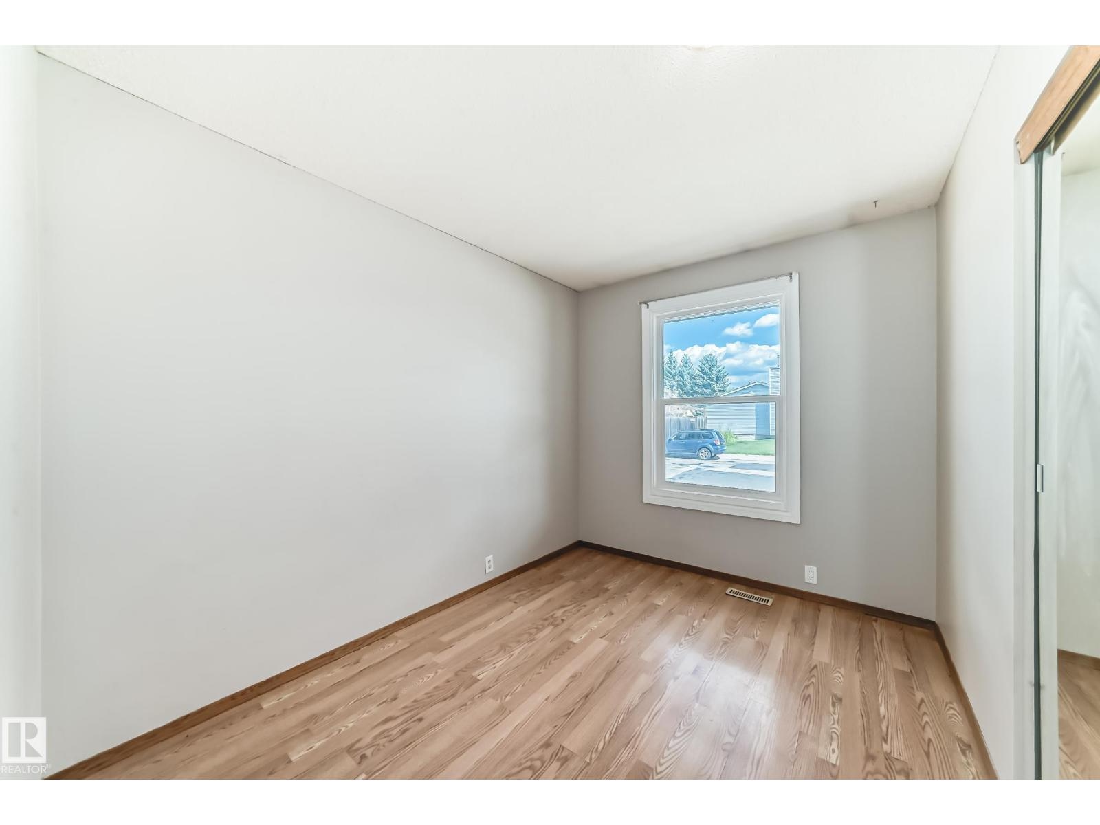 Photo 27 of 207 Homestead Cr Nw, Edmonton AB