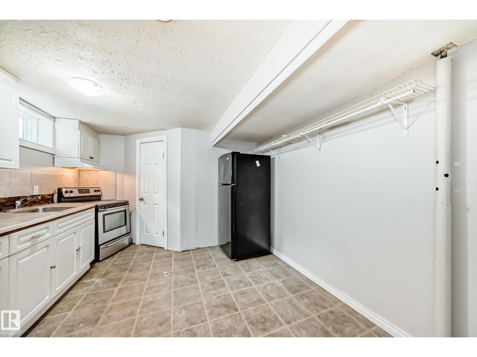 Photo 35 of 207 Homestead Cr Nw, Edmonton AB