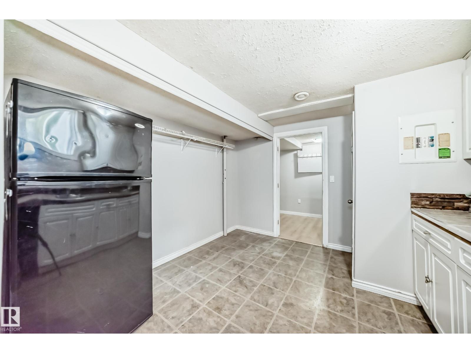 Photo 36 of 207 Homestead Cr Nw, Edmonton AB