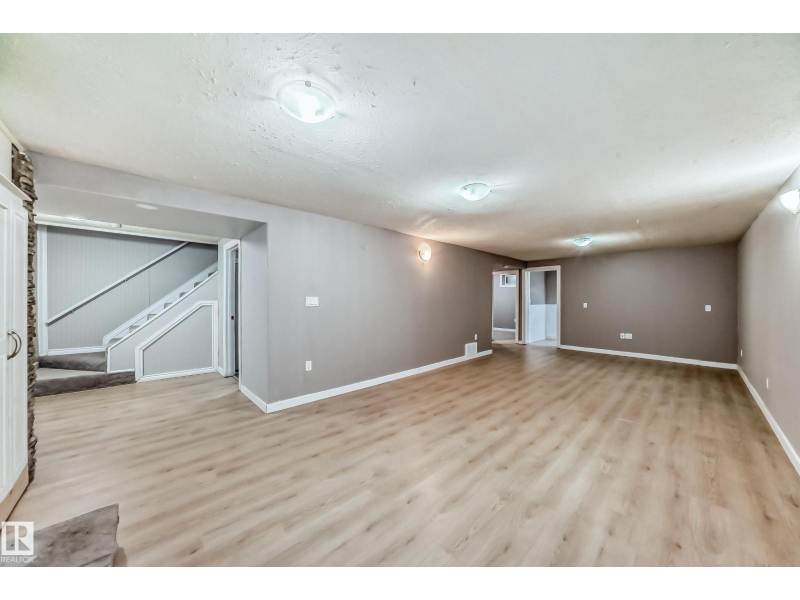 Photo 40 of 207 Homestead Cr Nw, Edmonton AB