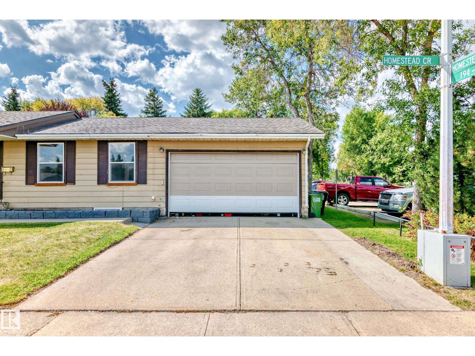 Photo 61 of 207 Homestead Cr Nw, Edmonton AB