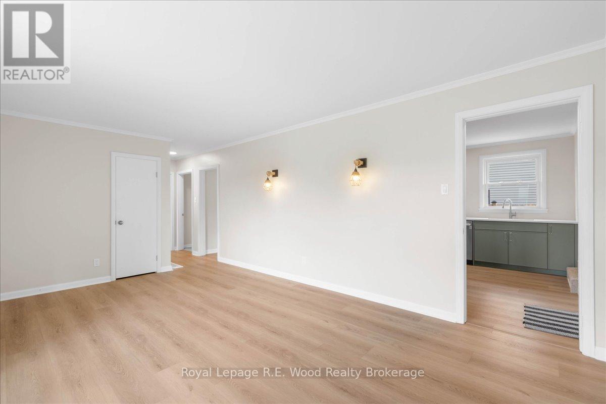 Photo 5 of 35 Sanders Street, Tillsonburg ON