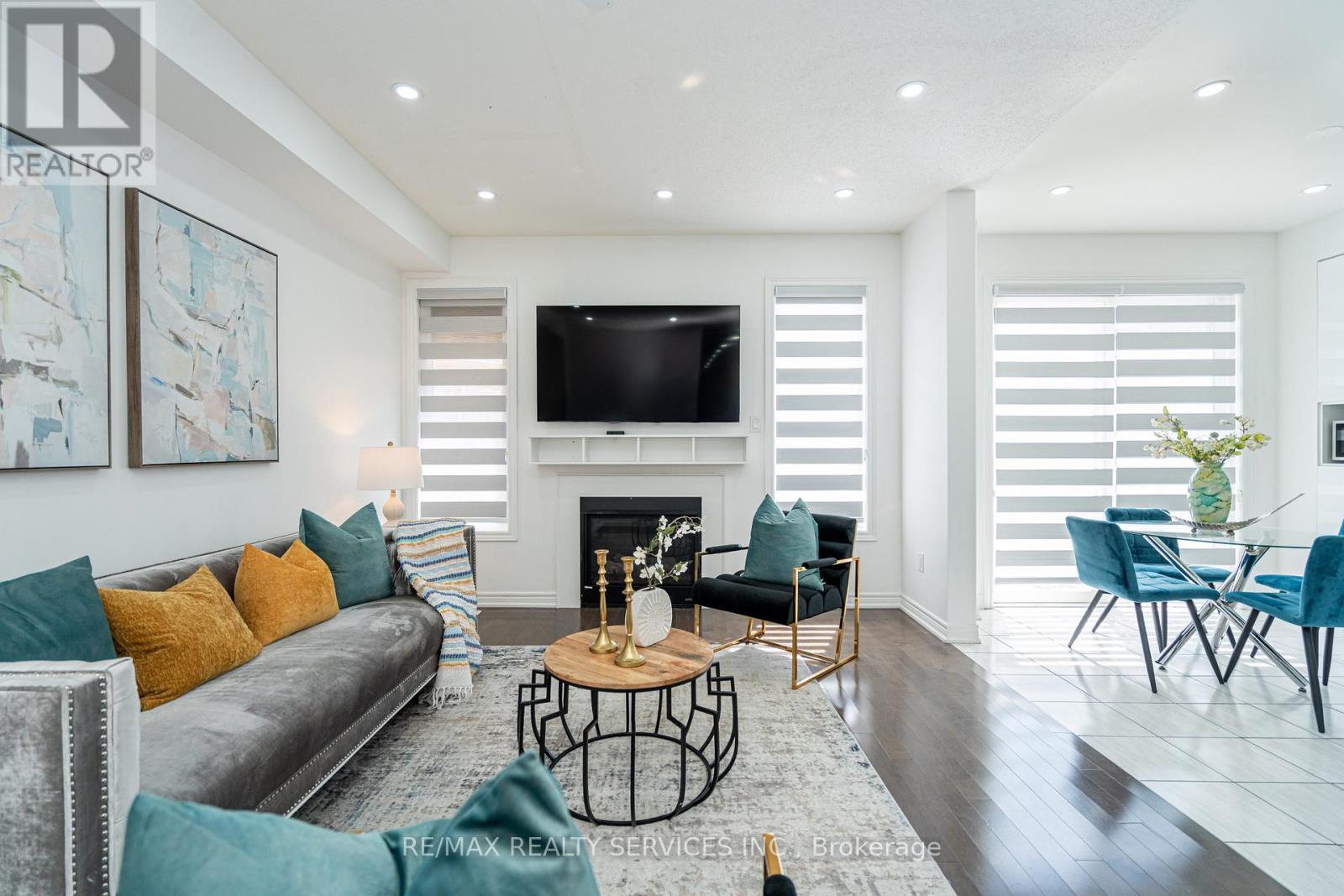 Photo 13 of 438 Royal West Drive, Brampton ON