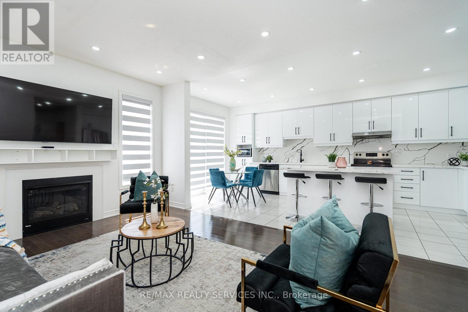 Photo 14 of 438 Royal West Drive, Brampton ON