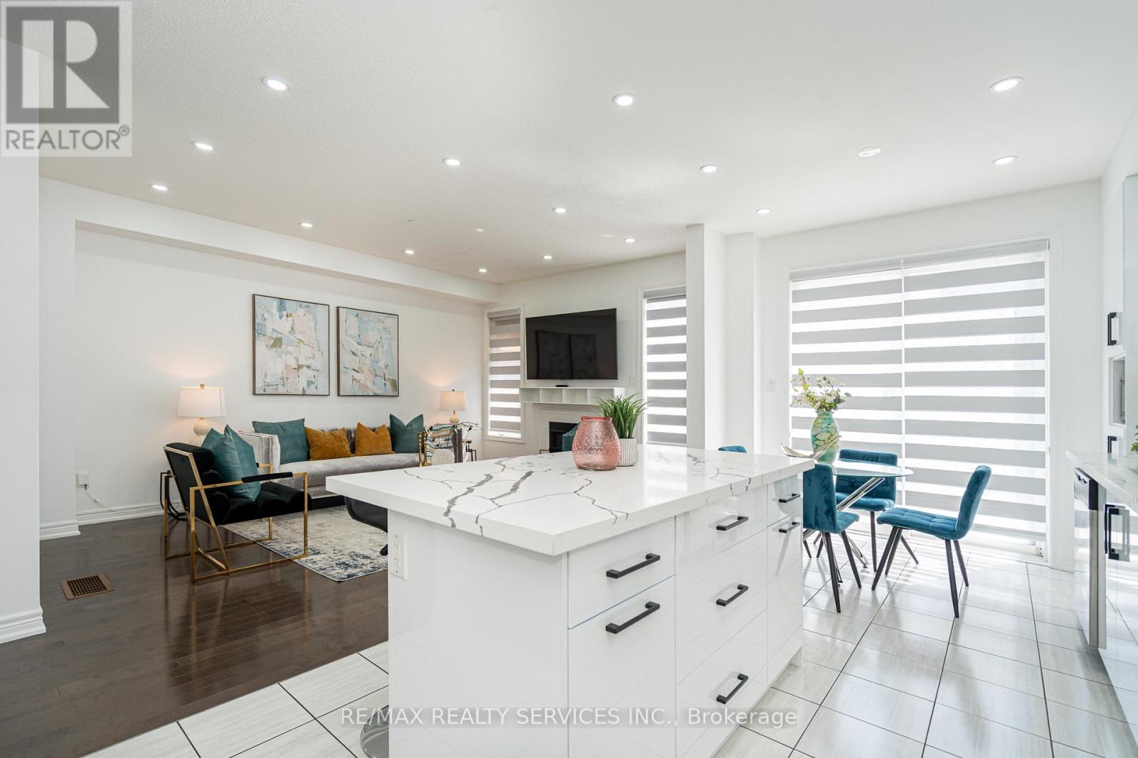 Photo 17 of 438 Royal West Drive, Brampton ON