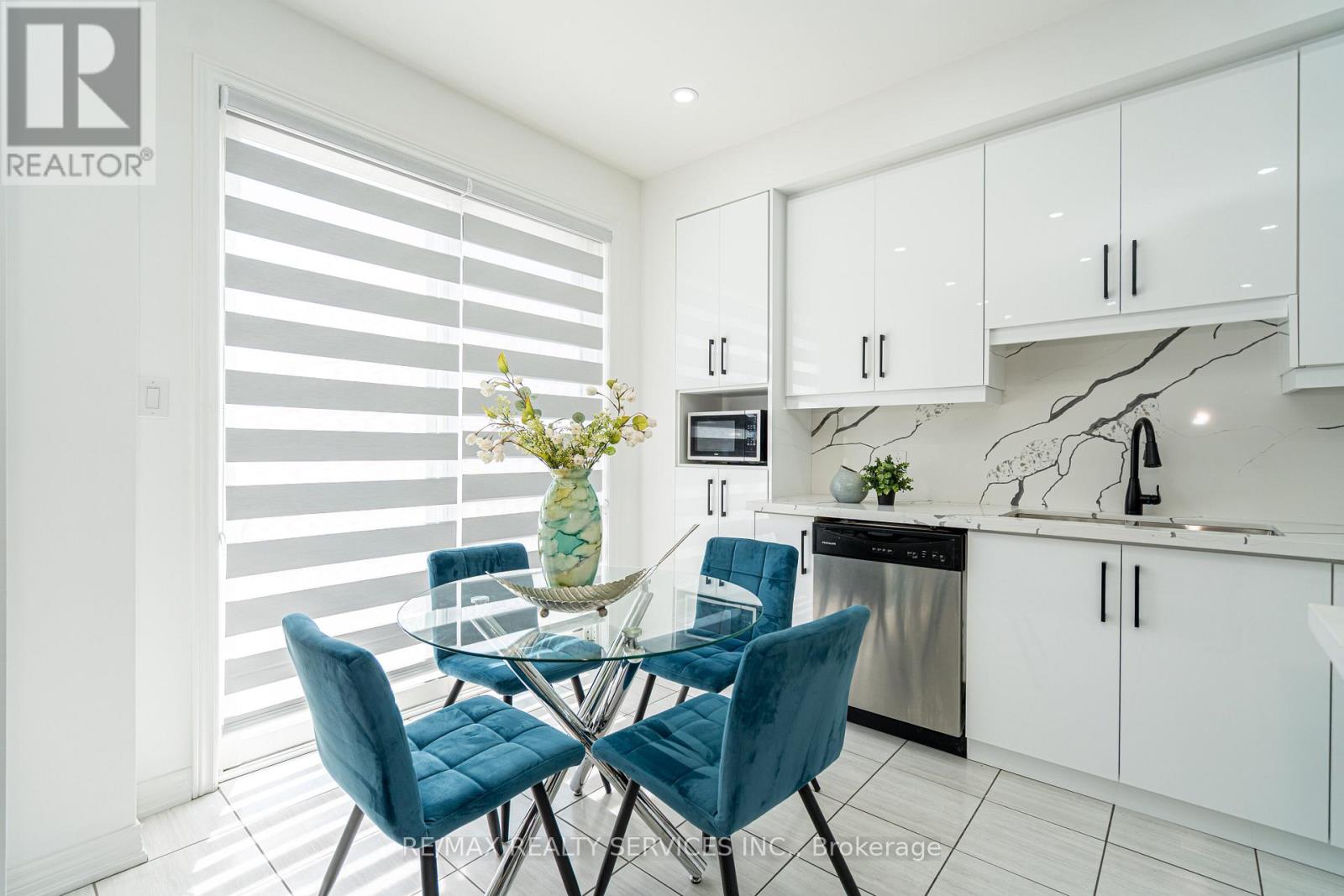 Photo 19 of 438 Royal West Drive, Brampton ON