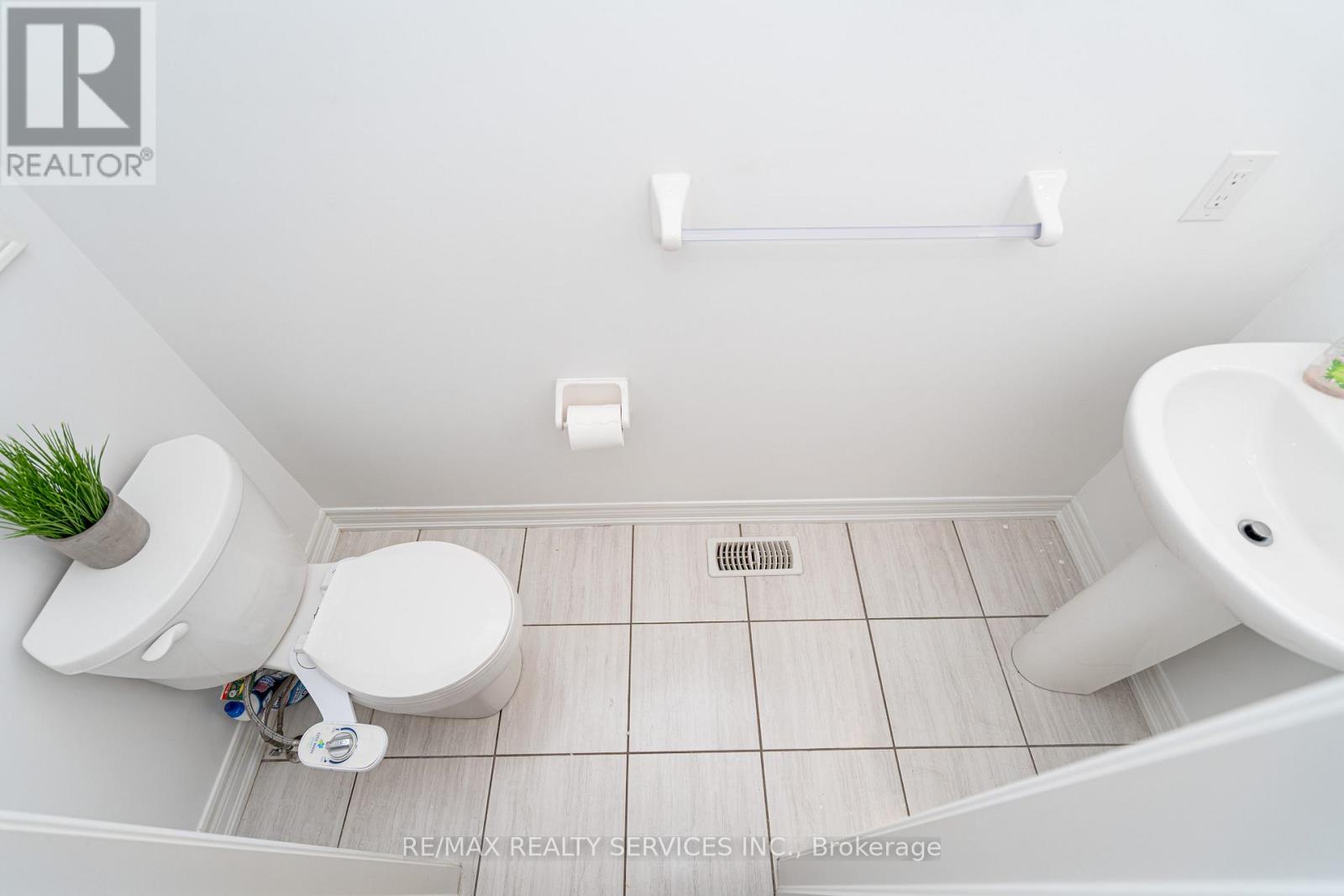 Photo 21 of 438 Royal West Drive, Brampton ON