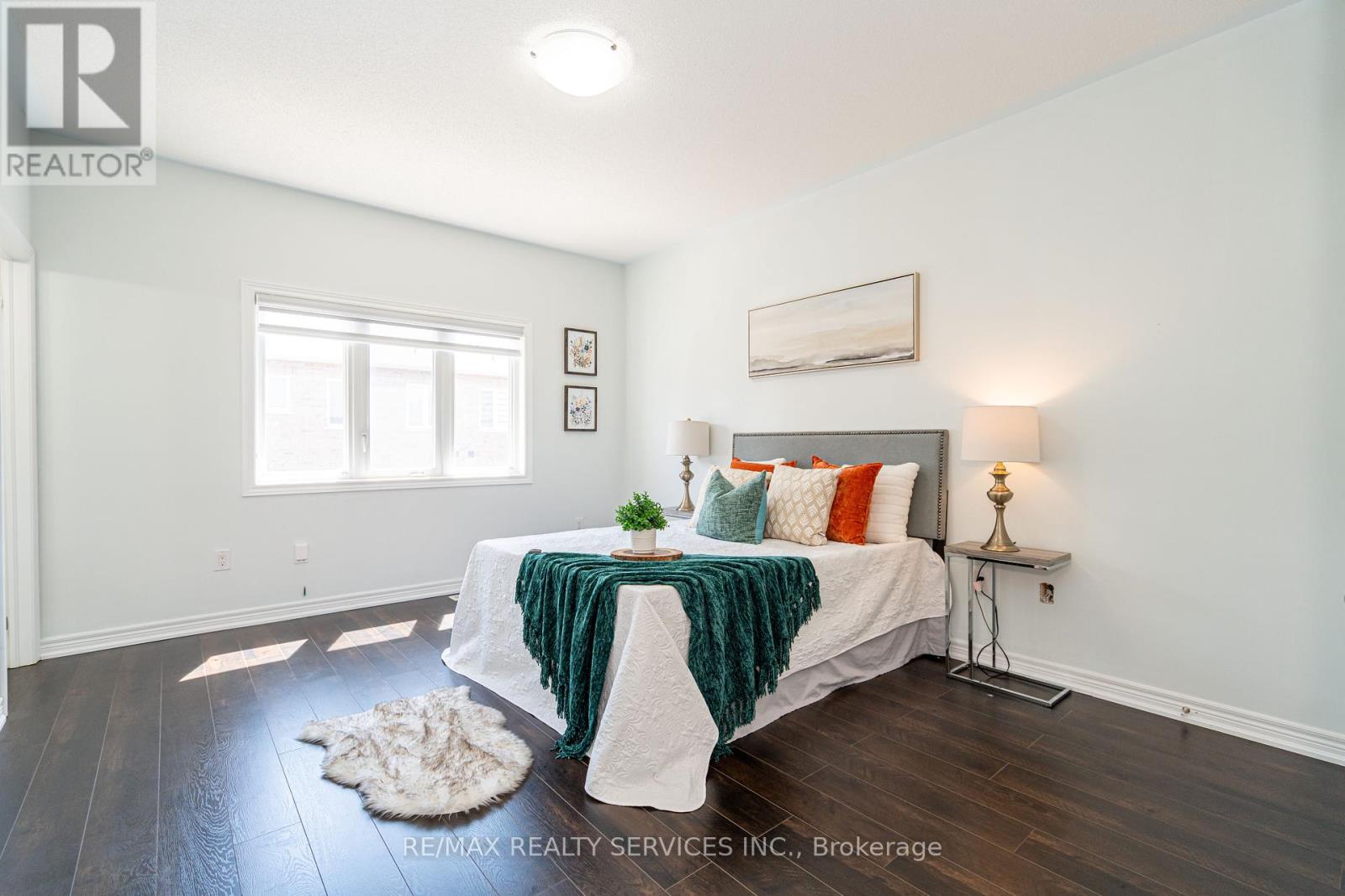 Photo 23 of 438 Royal West Drive, Brampton ON