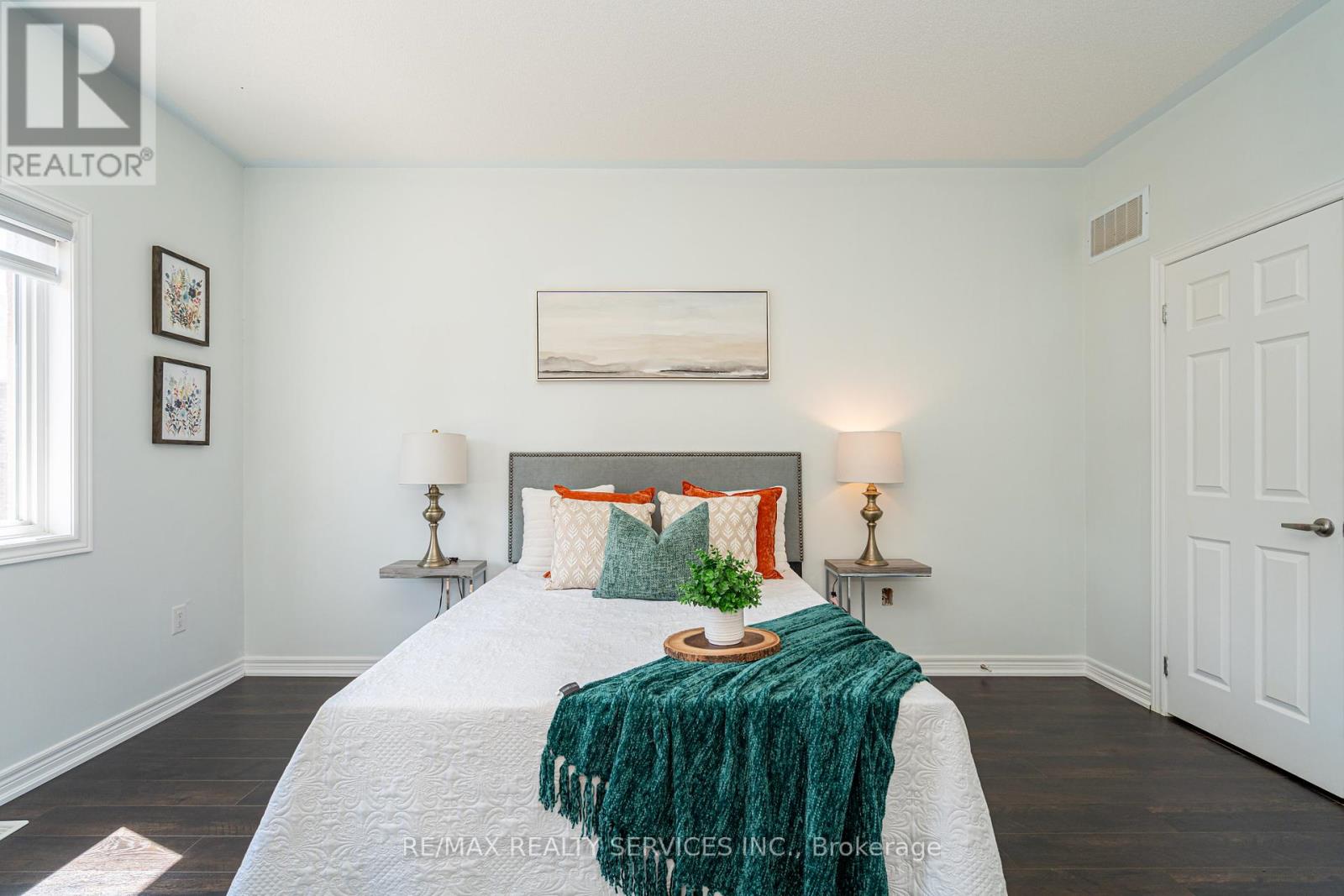Photo 24 of 438 Royal West Drive, Brampton ON