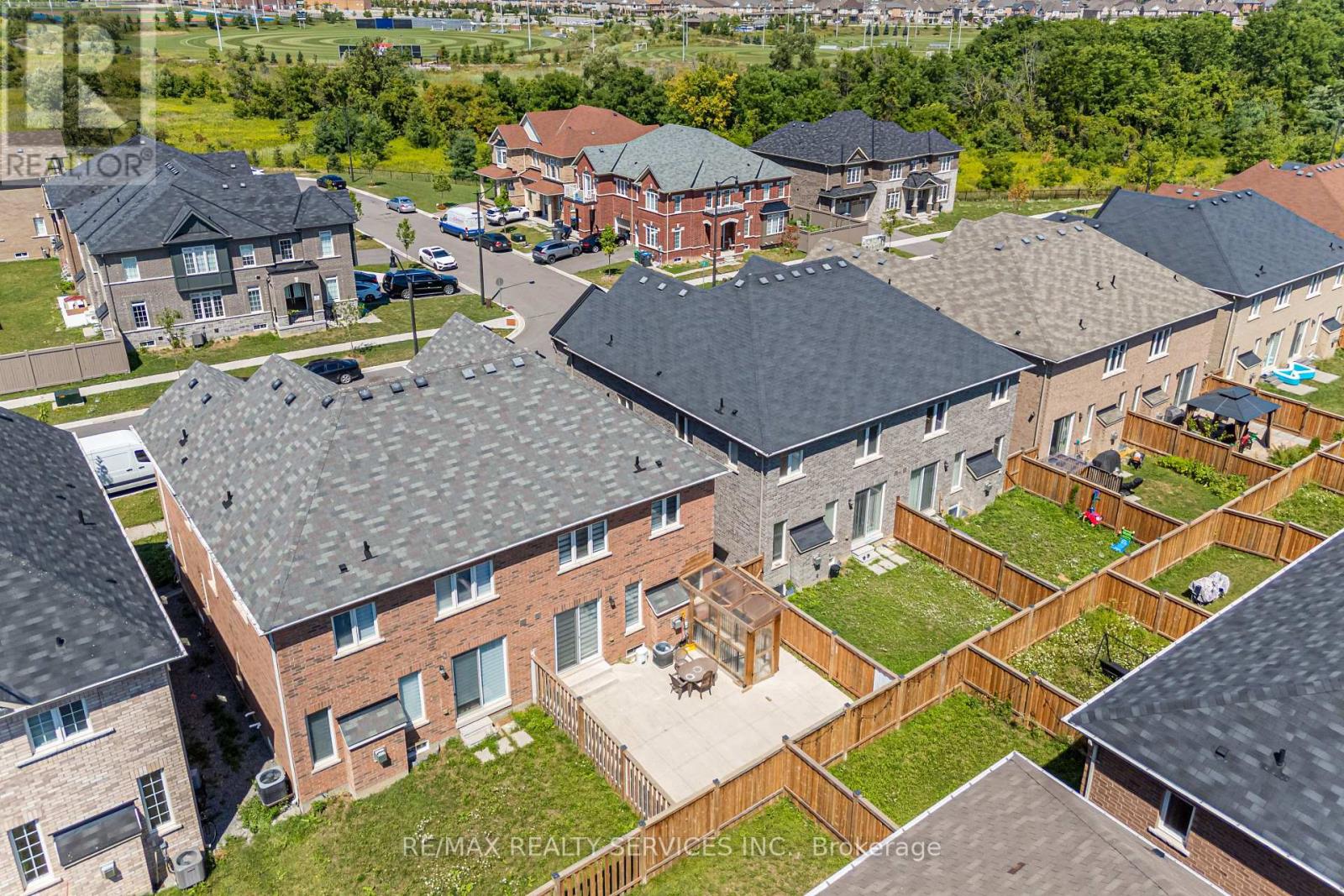 Photo 3 of 438 Royal West Drive, Brampton ON