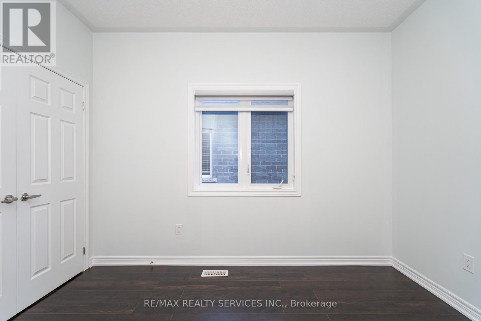 Photo 36 of 438 Royal West Drive, Brampton ON