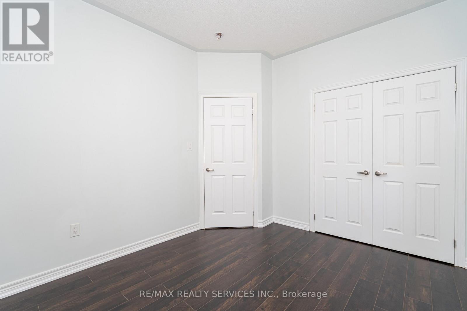 Photo 37 of 438 Royal West Drive, Brampton ON