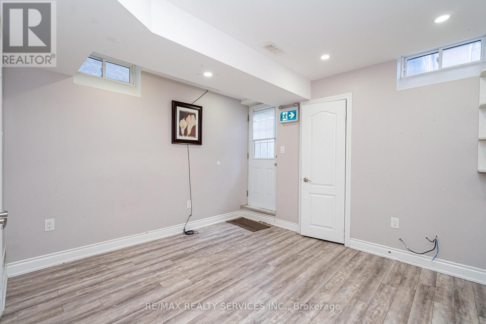 Photo 38 of 438 Royal West Drive, Brampton ON