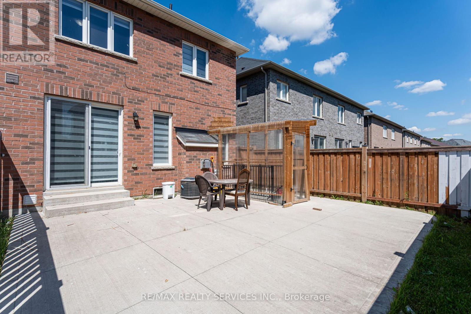 Photo 49 of 438 Royal West Drive, Brampton ON