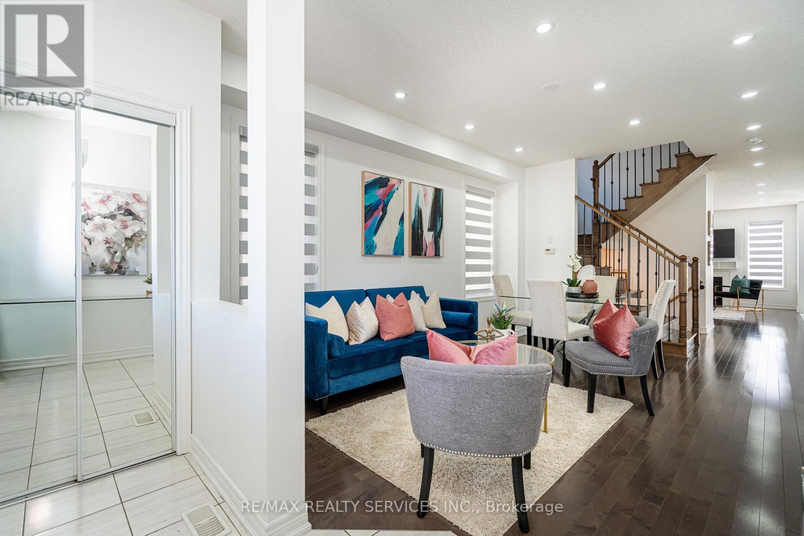Photo 7 of 438 Royal West Drive, Brampton ON