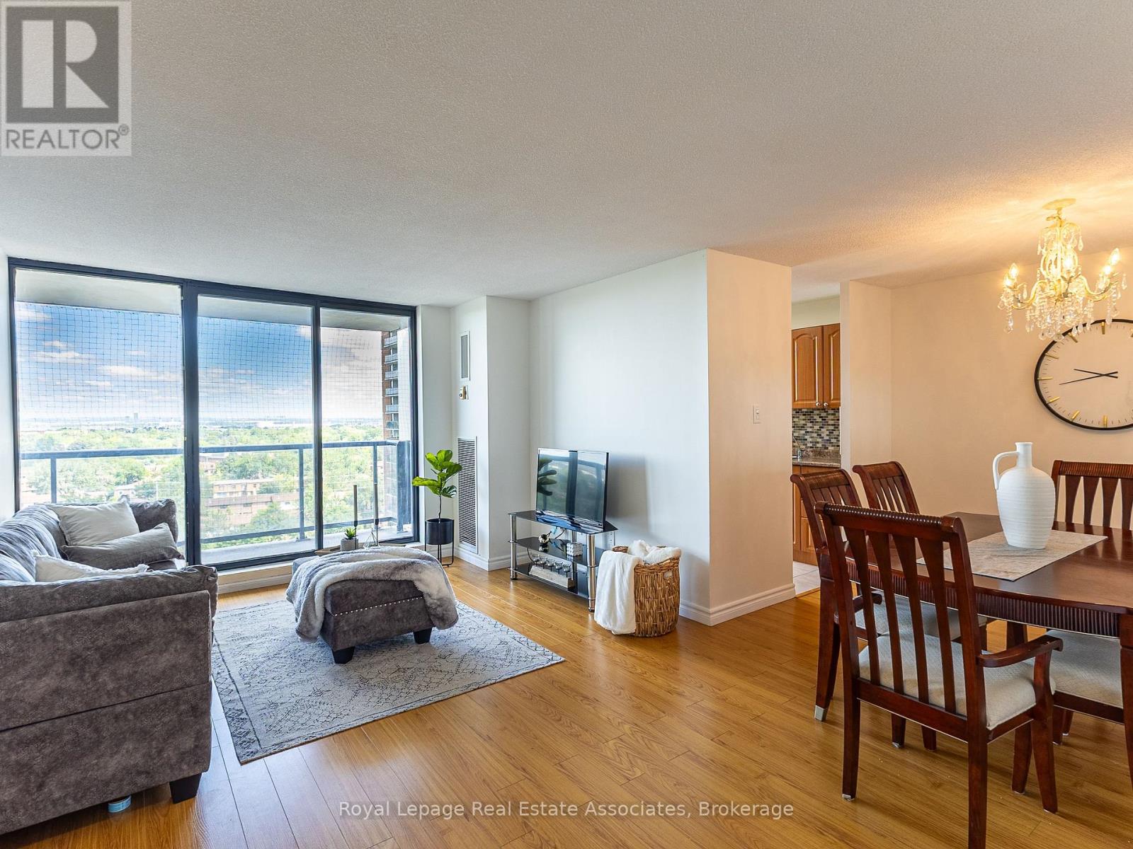 Photo 10 of 1205 17 Knightsbridge Road, Brampton ON