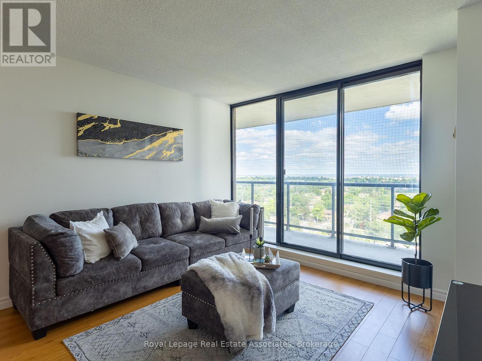 Photo 12 of 1205 17 Knightsbridge Road, Brampton ON