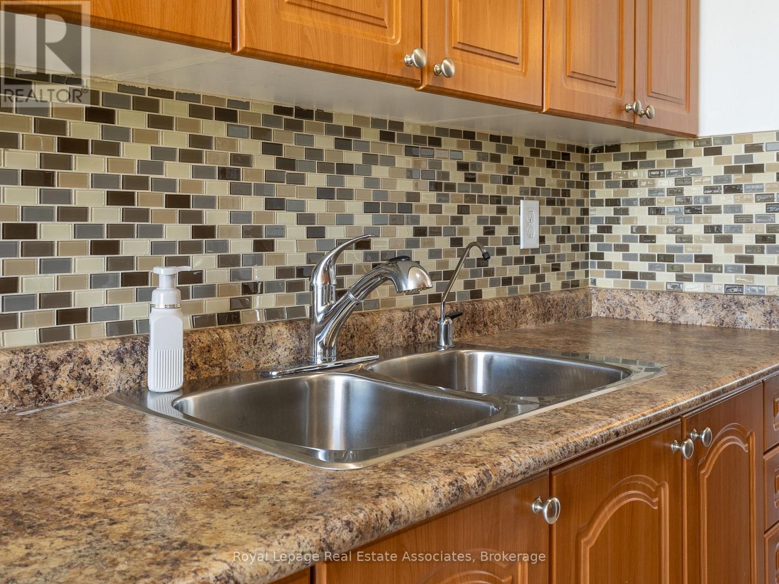 Photo 17 of 1205 17 Knightsbridge Road, Brampton ON