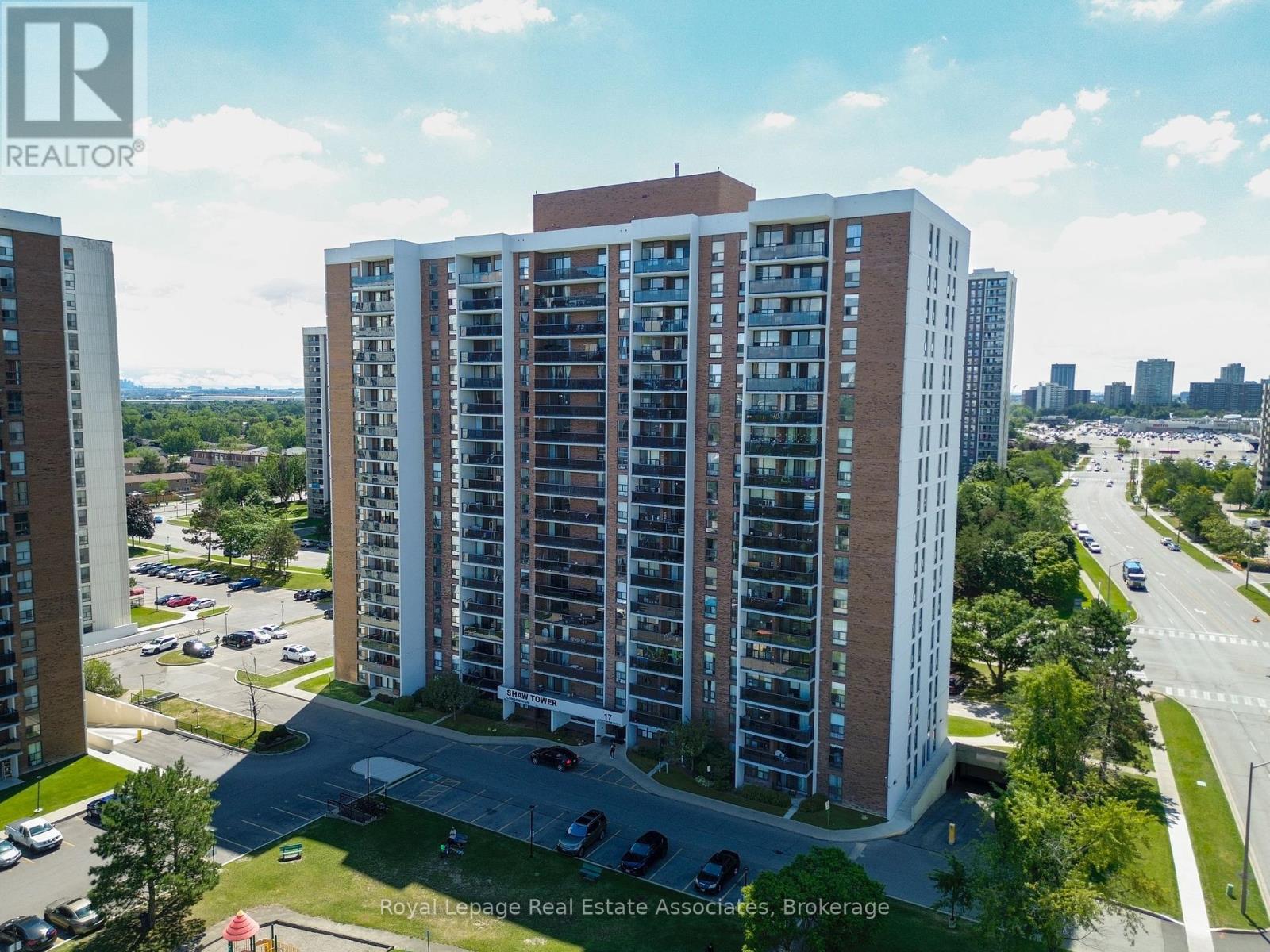 Photo 32 of 1205 17 Knightsbridge Road, Brampton ON