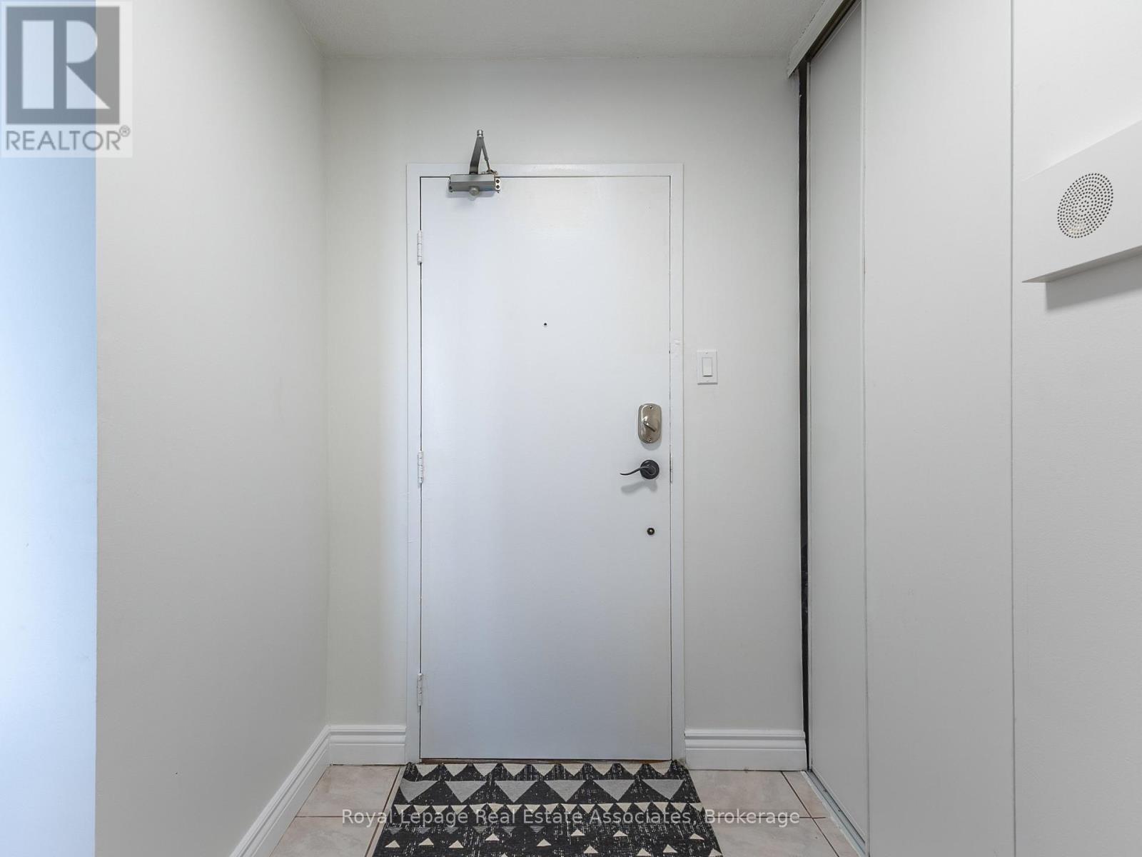 Photo 7 of 1205 17 Knightsbridge Road, Brampton ON