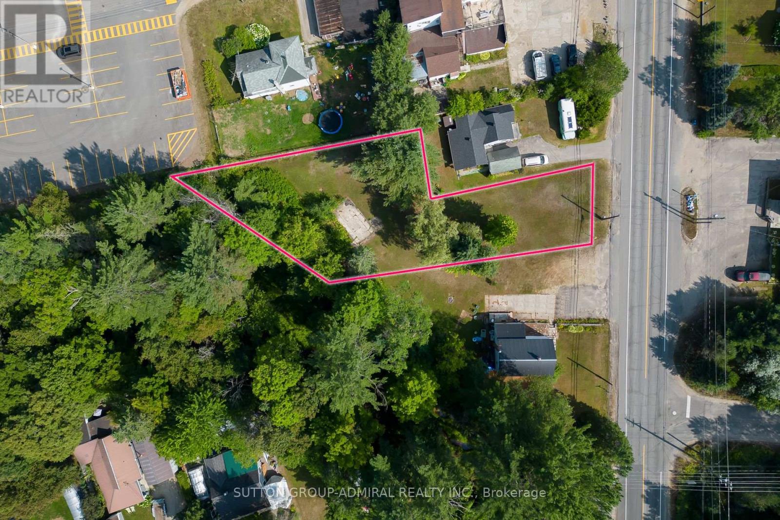 Photo 15 of 3 538 Muskoka Road N, Huntsville ON
