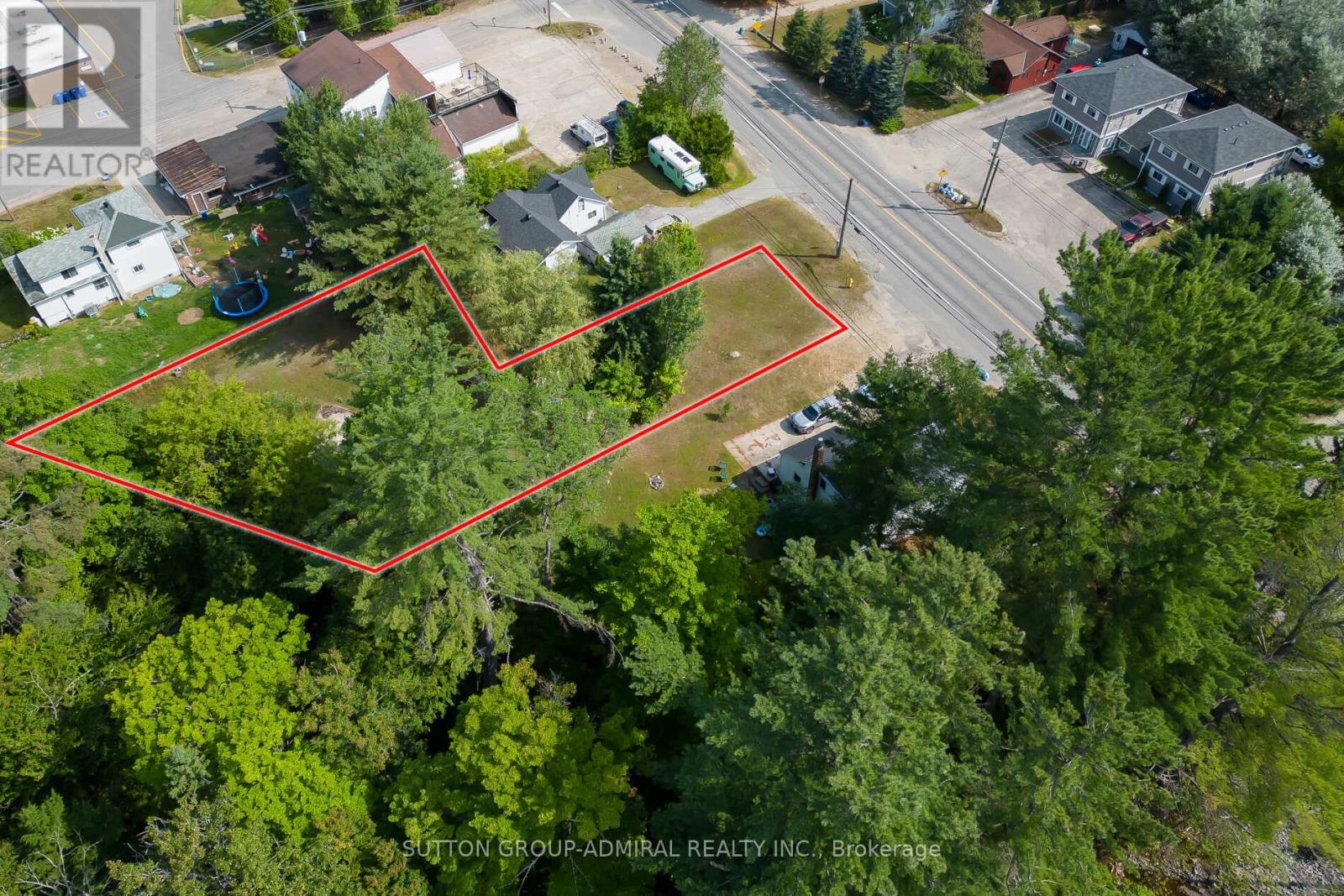 Photo 17 of 3 538 Muskoka Road N, Huntsville ON