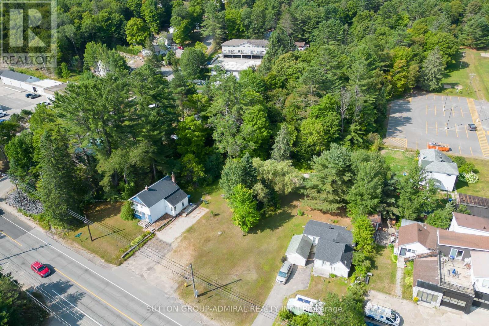 Photo 8 of 3 538 Muskoka Road N, Huntsville ON