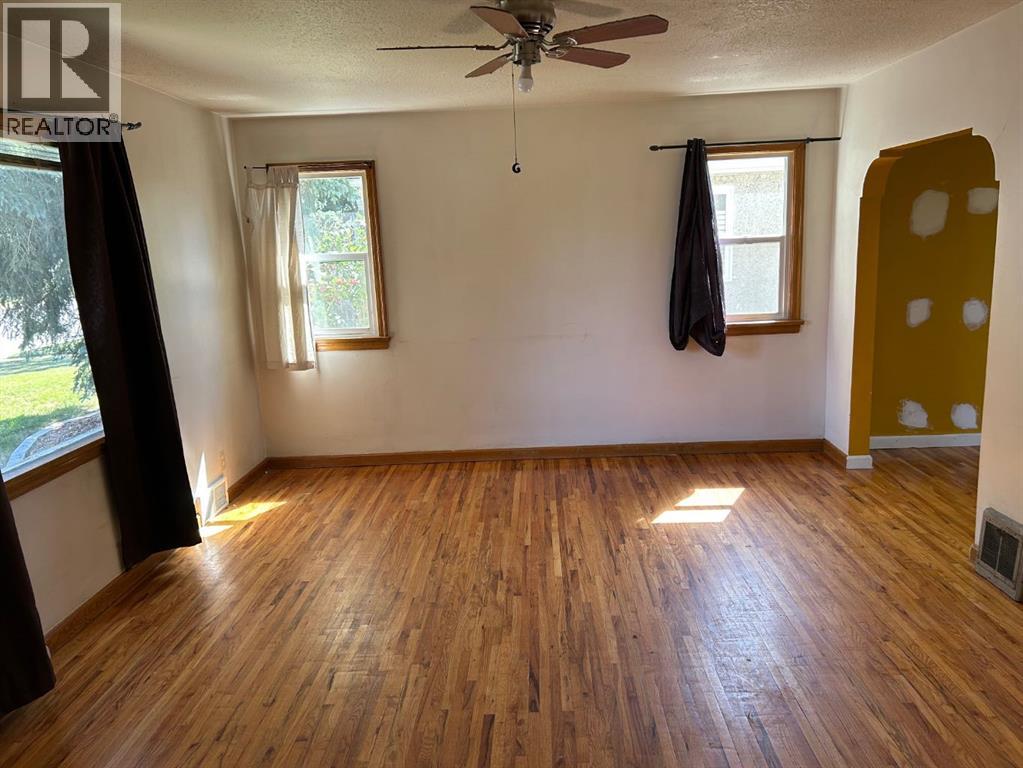 Single Family House Bungalow for Sale in   Street S Victoria Park Lethbridge 