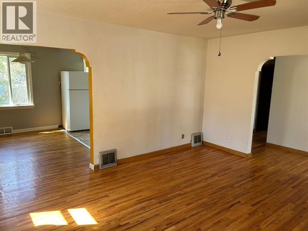 Single Family House Bungalow for Sale in   Street S Victoria Park Lethbridge 