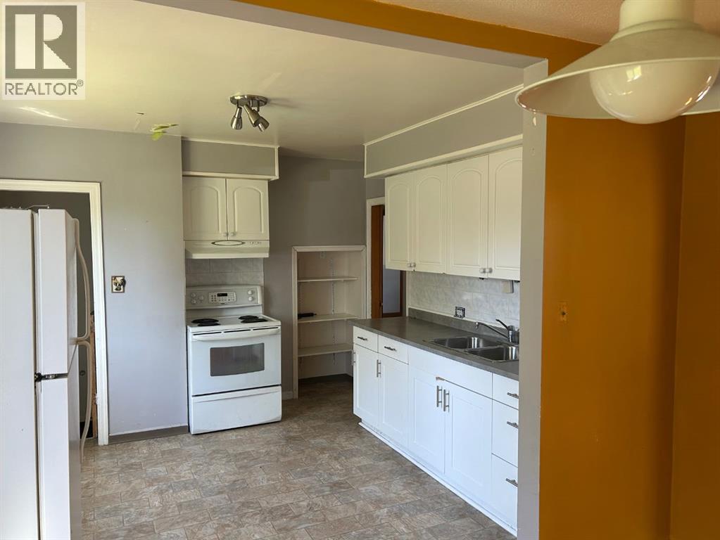 Single Family House Bungalow for Sale in   Street S Victoria Park Lethbridge 