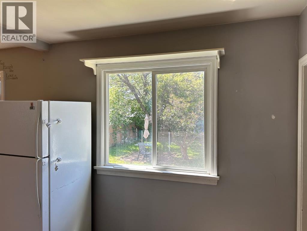 Single Family House Bungalow for Sale in   Street S Victoria Park Lethbridge 