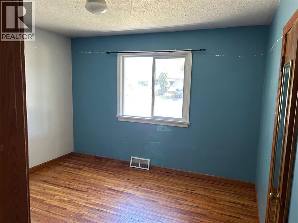 Single Family House Bungalow for Sale in   Street S Victoria Park Lethbridge 
