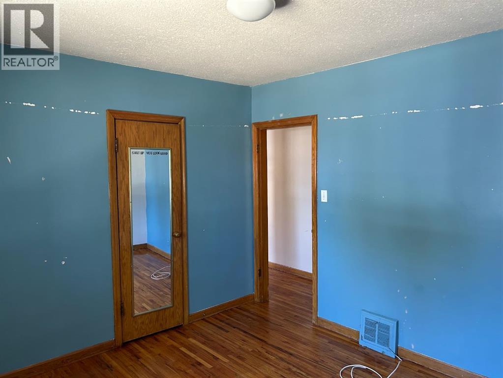 Single Family House Bungalow for Sale in   Street S Victoria Park Lethbridge 