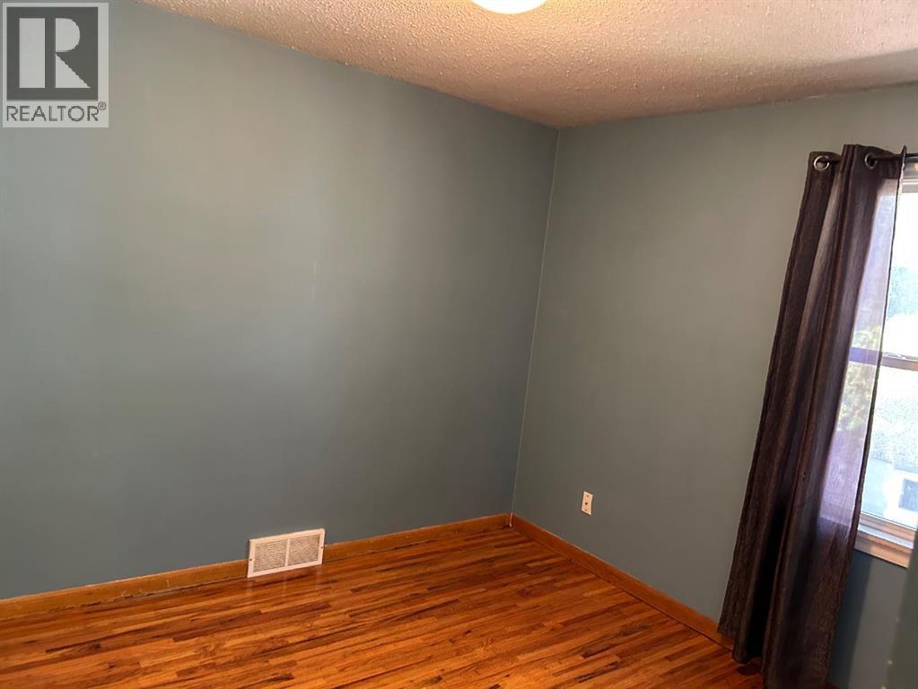Single Family House Bungalow for Sale in   Street S Victoria Park Lethbridge 
